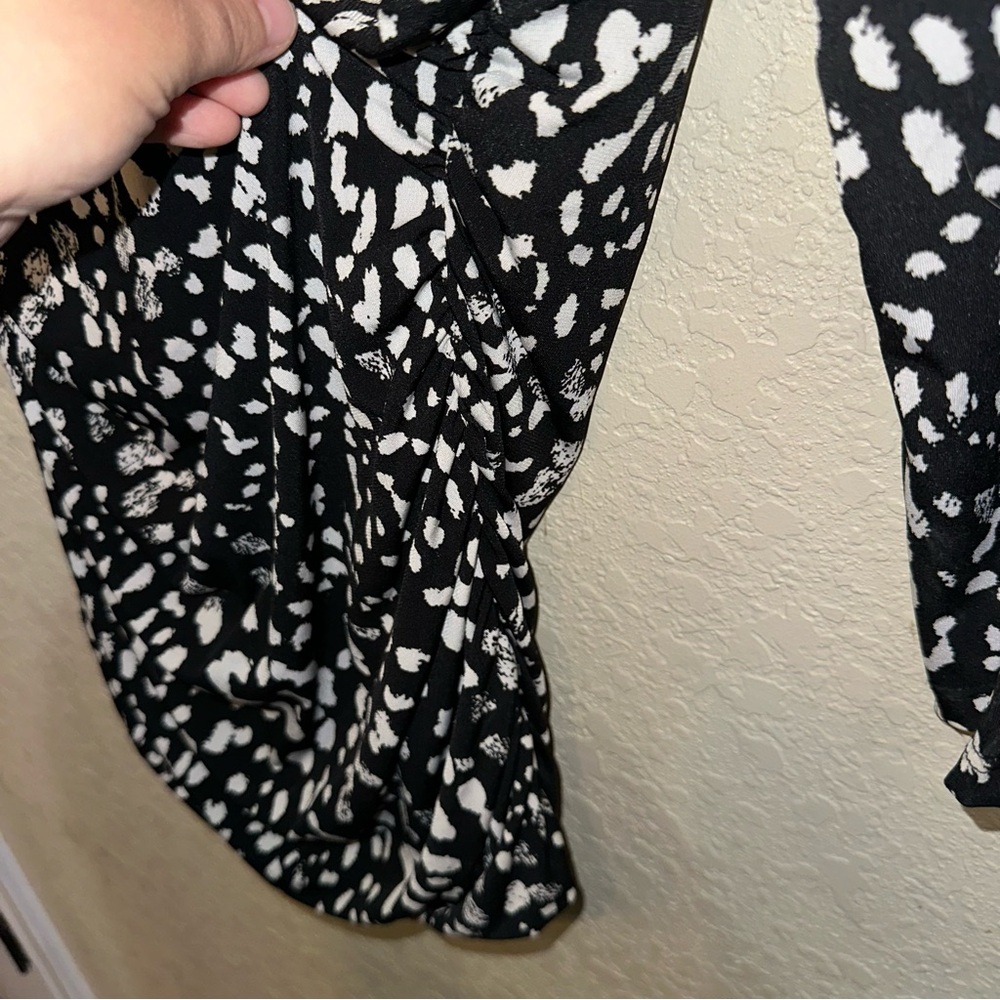 Jennifer Lopez Large Black & White Cross Neck Ruched Knit Business Casual Blouse - Picture 5 of 6